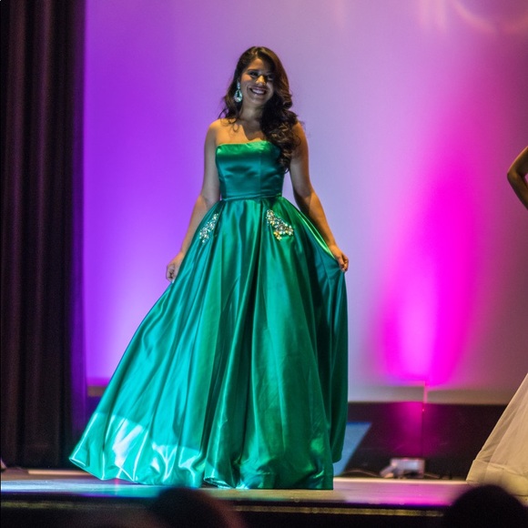 where can i sell my evening gowns